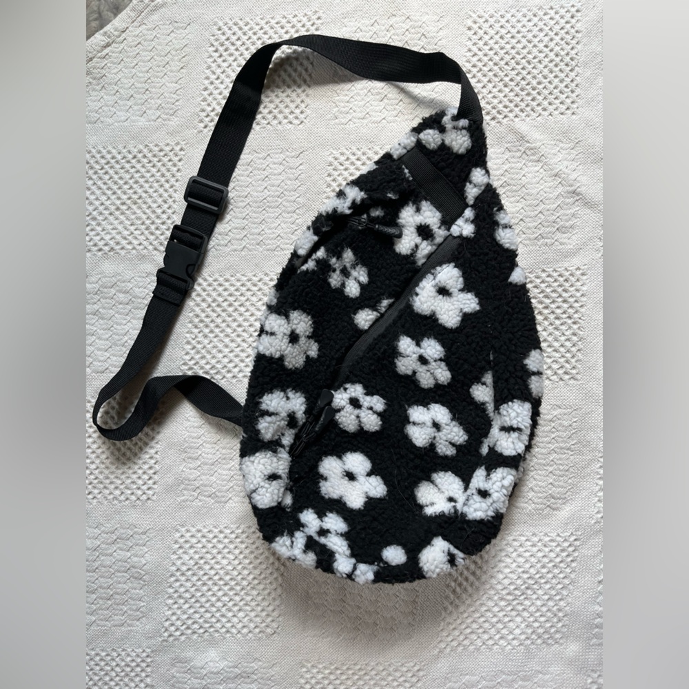 Retro floral black white crossbody snack bag
